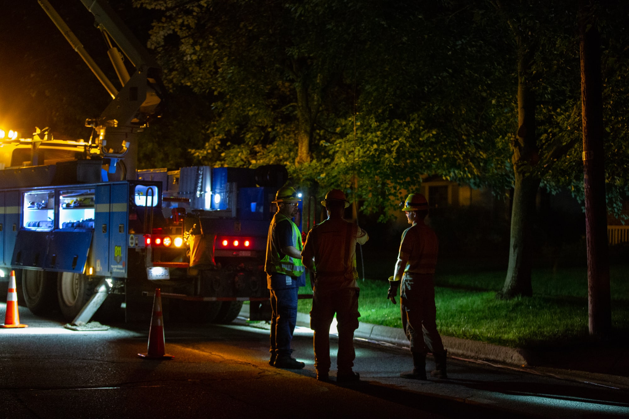 Linesmen from Consumers Energy work on a power outage caused by a lightning strike in Kalamazoo, Michigan. The Michigan Public Service Commission this summer recommended, among other things, that all public utilities review customer communication plans. (Alex Simon/News21)